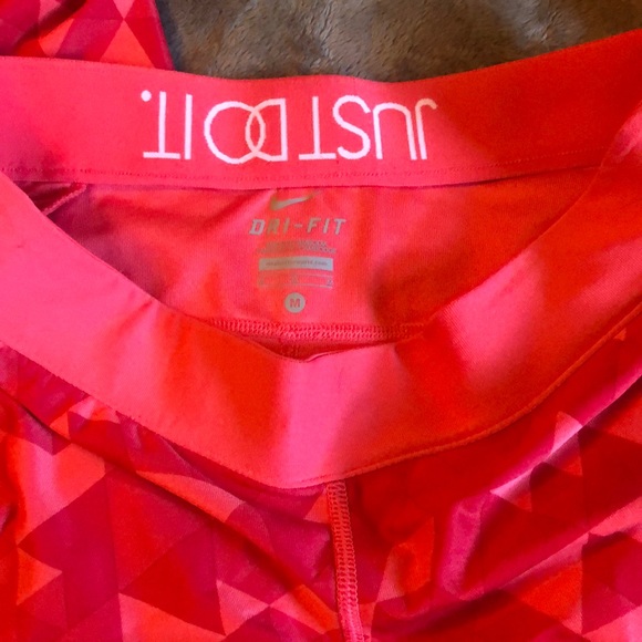 Nike Capri Dry Fit Leggings - Picture 3 of 3